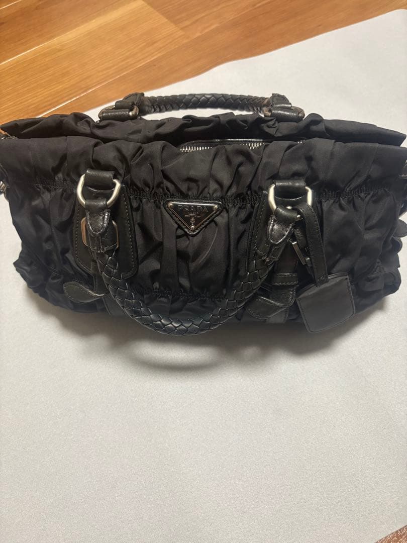 プラダ ナイロン ハンドバッグ ブラック