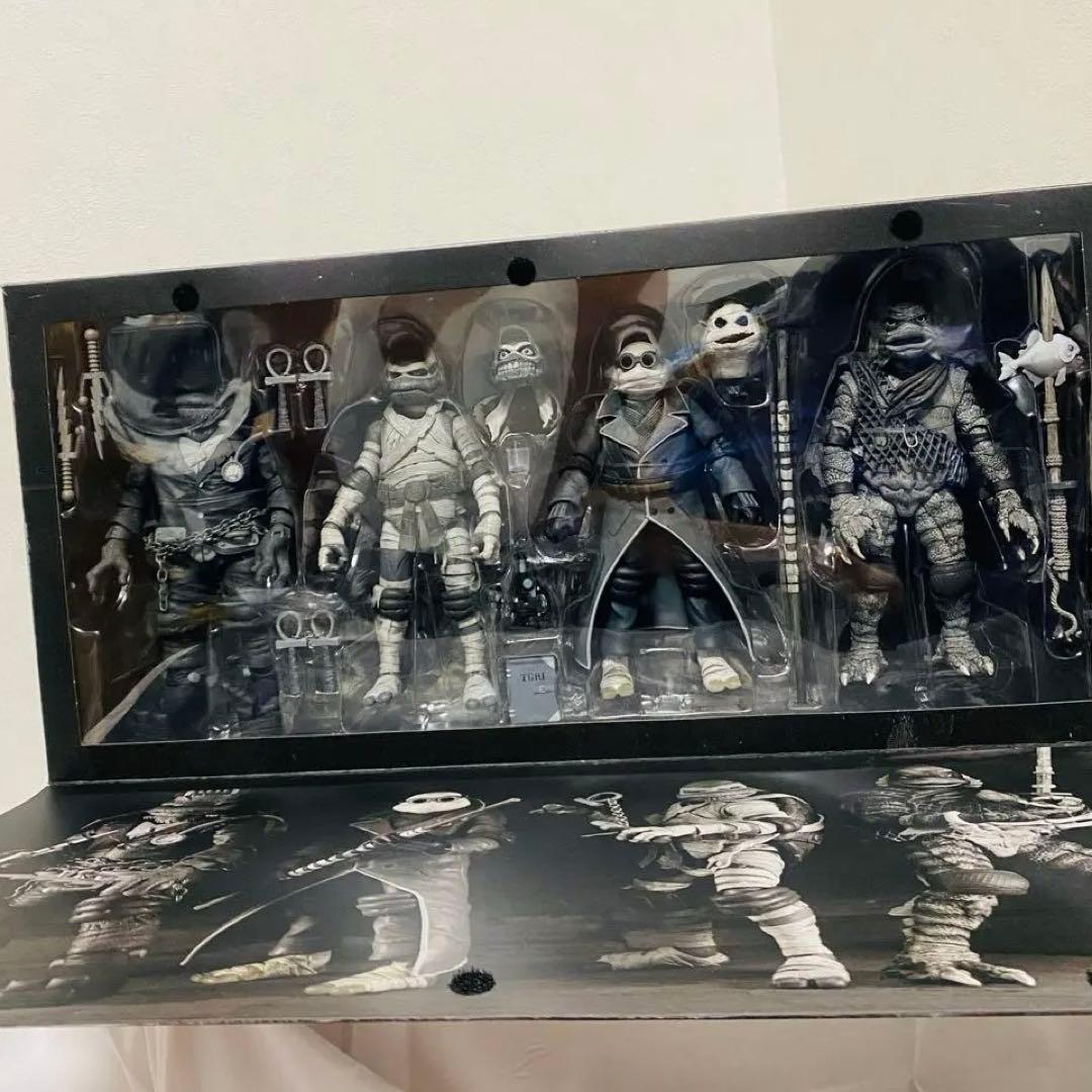 激レア　ユニバーサルモンスターズ×タートルズ　NECA