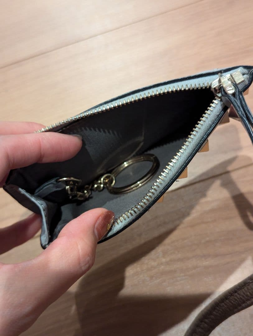 ヴァレンティノ　 Valentino ロックスタッズ ケース　カードケース