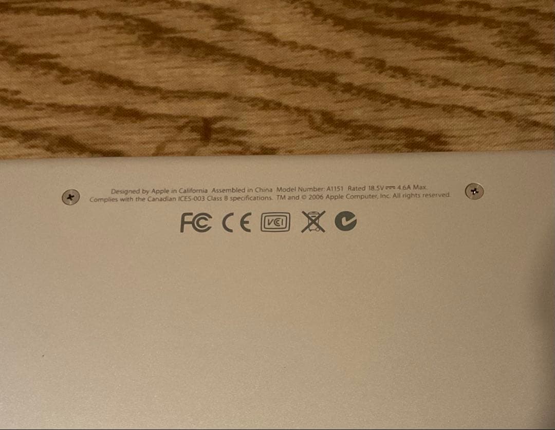 2006購入　17インチ Apple MacBook Pro 本体