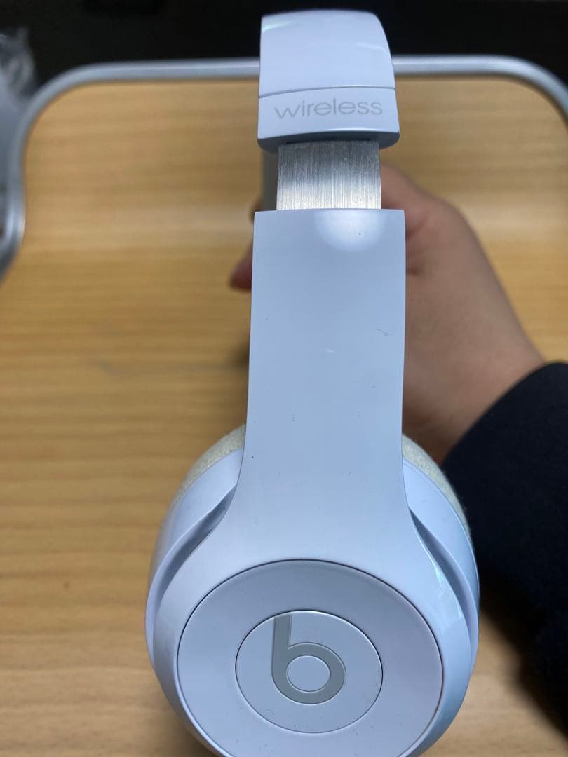 Beats ワイヤレスヘッドフォン ホワイト　ヘッドホン青セット