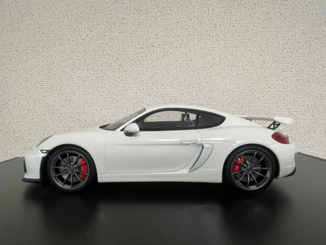 gtスピリット　ケイマンgt4 1/18 ホワイト