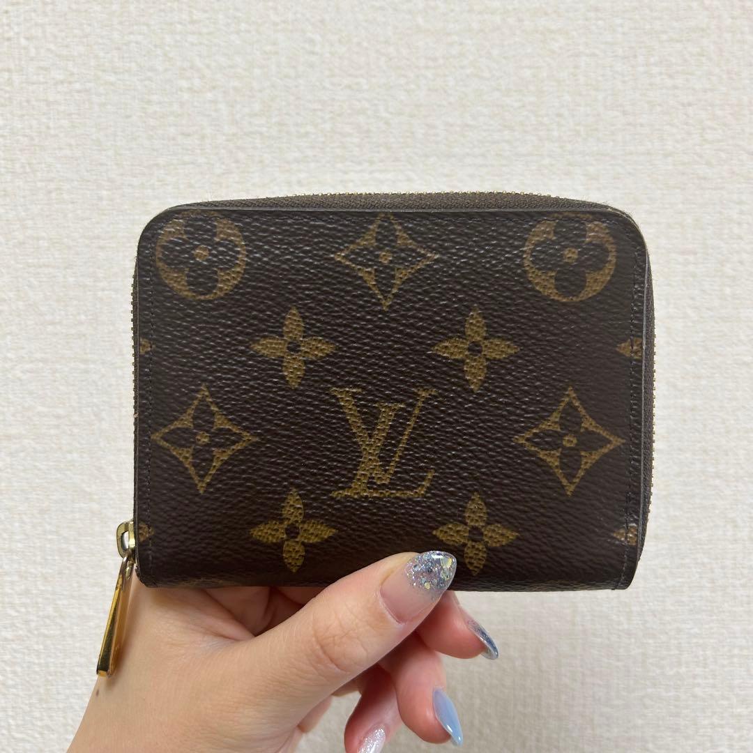 LOUIS VUITTON ジッピーパース