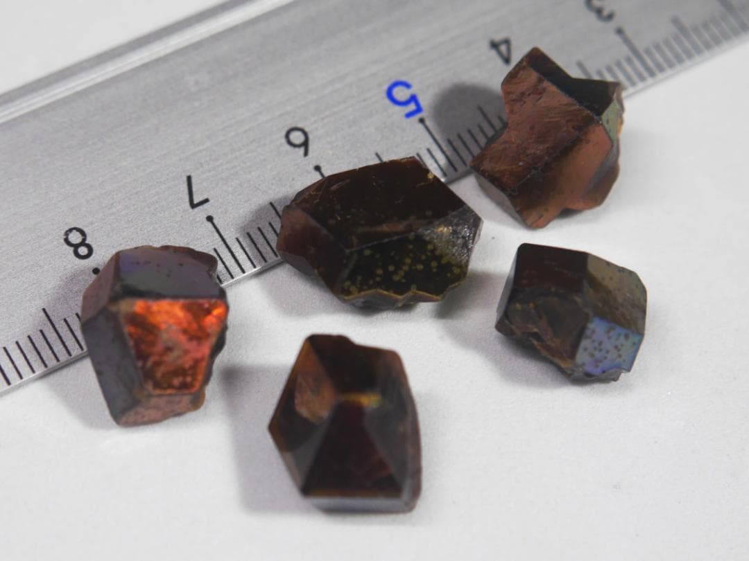 J＊　レインボーガーネット　原石