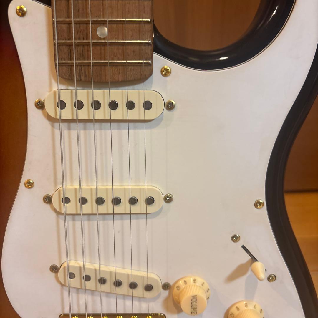 FERNANDES LE-1Z ストラトタイプ ゴールドパーツ仕様 サンバースト