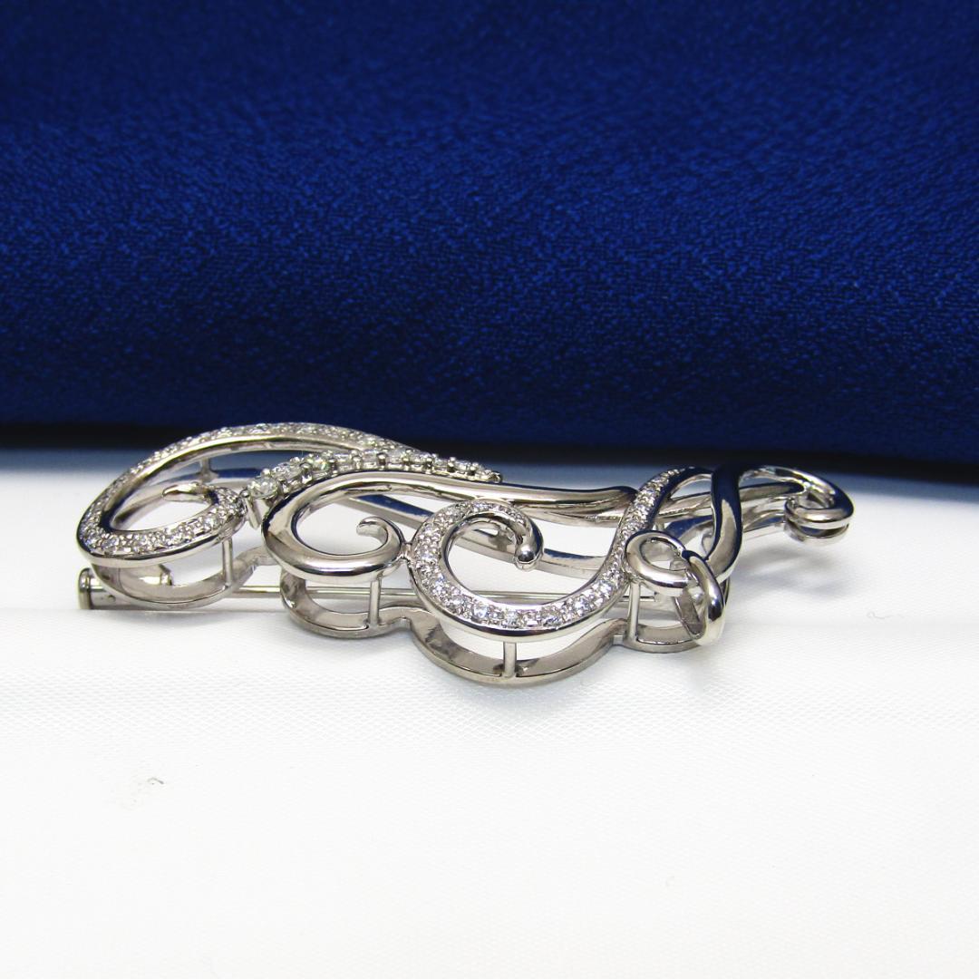 プラチナ ダイヤモンドデザインブローチ