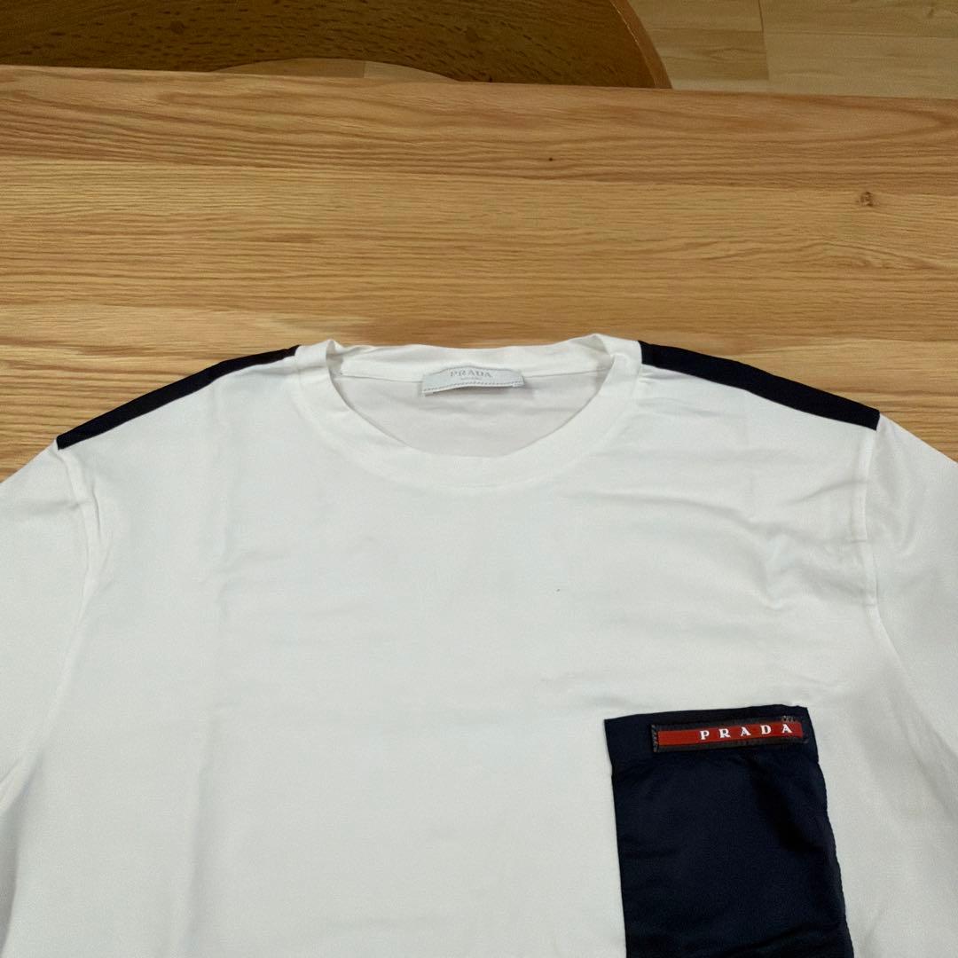 PRADA ホワイト Tシャツ ポケット付き