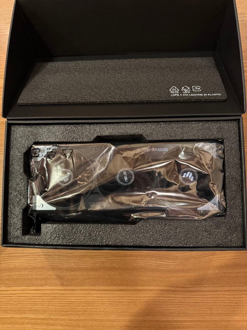 グラフィックボード・グラボ・ビデオカード ASUS TUF Gaming Radeon RX 9070 16GB OC