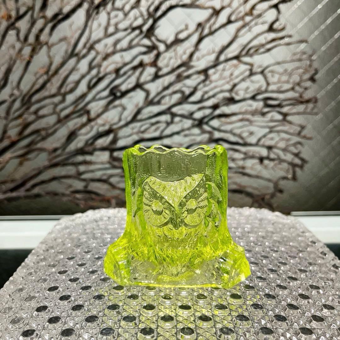 骨董　カナリアイエロー　プレス　梟　フクロウ　文鎮　花瓶　ピック入れ　ウラン