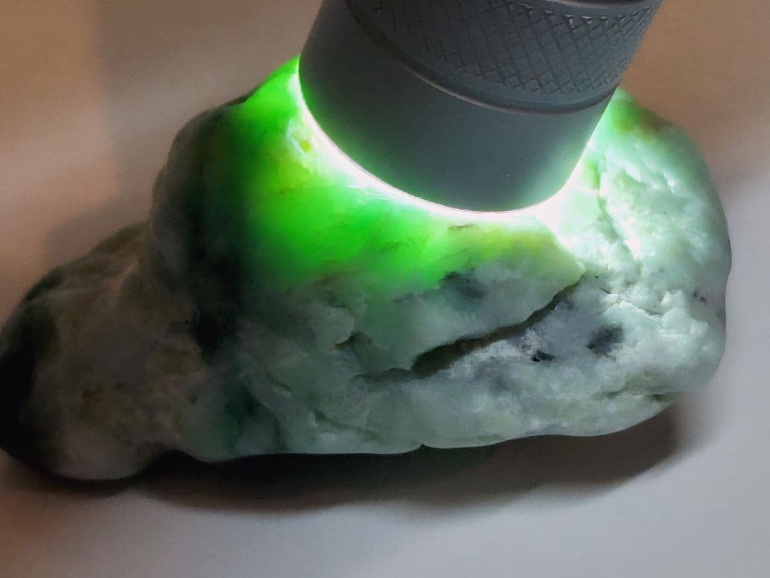 白緑 63g 翡翠 ヒスイ 原石 鑑賞石 自然石 誕生石 鉱物 鉱石 水石