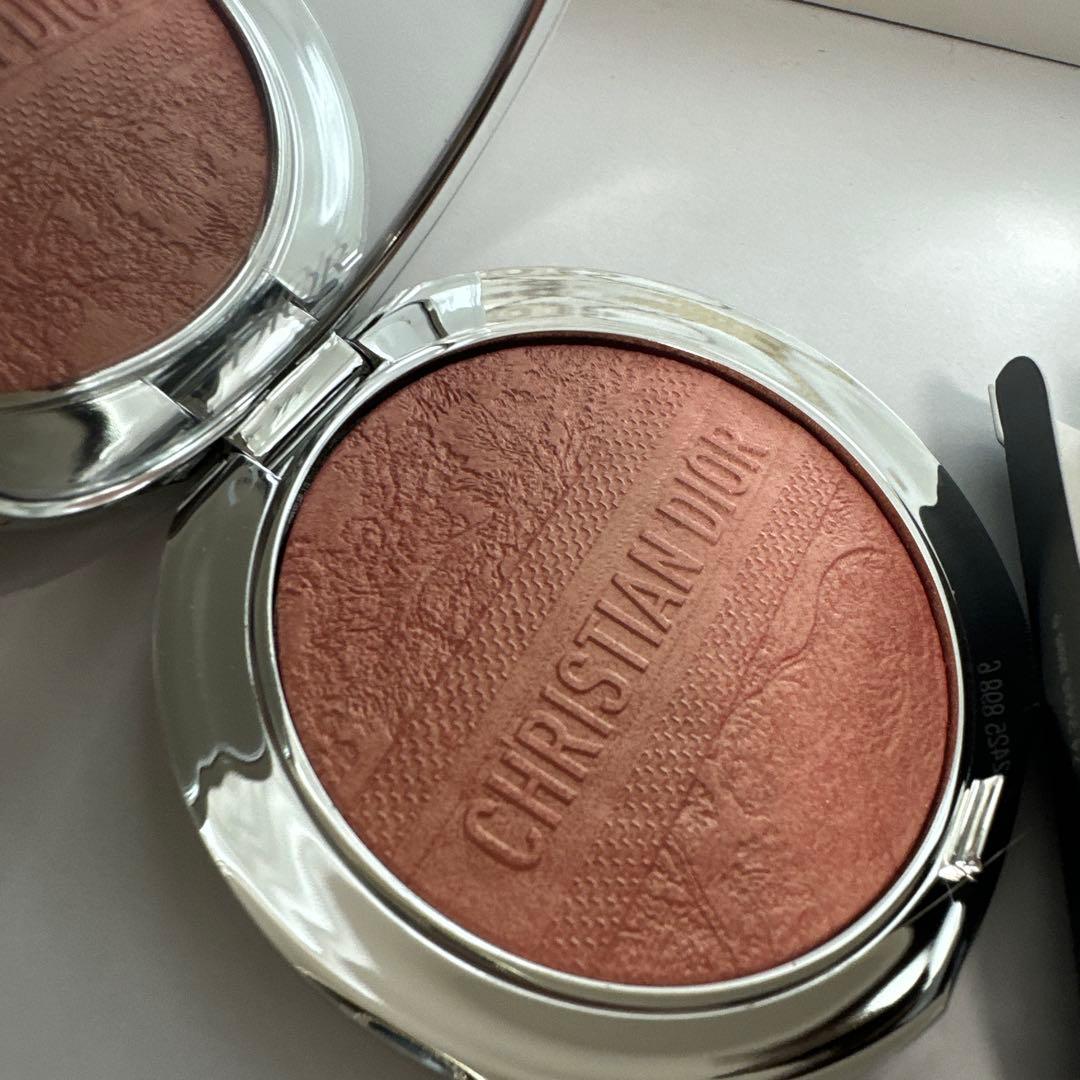 ディオールスキンフォーエバーグロウ　ルミナイザー004コーラルグロウ