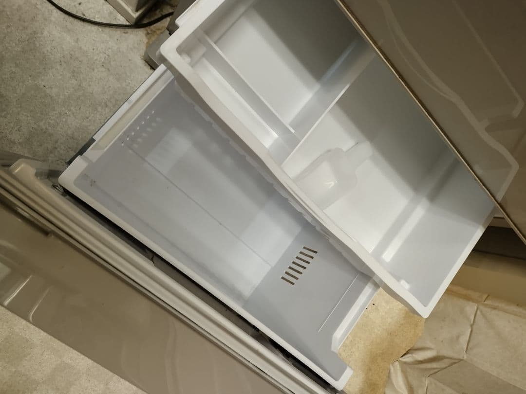 美品！HITACHI 日立ノンフロン冷凍冷蔵庫 R-S2700GV 3ドア