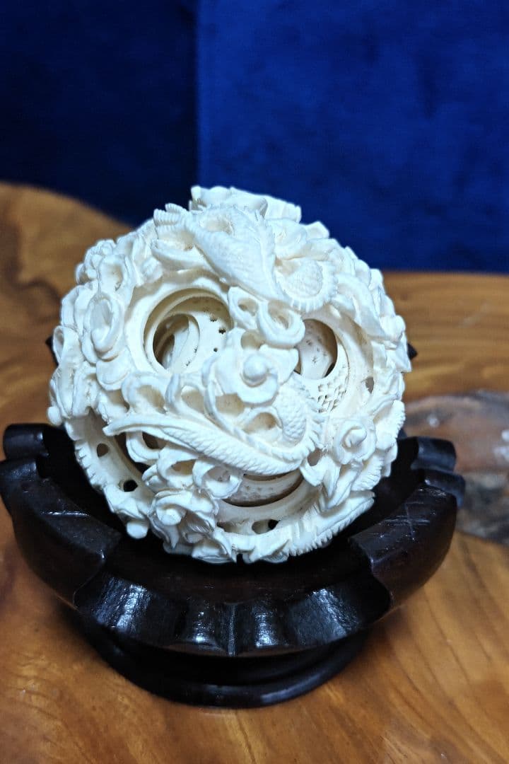 多層球　　象牙調オブジェ