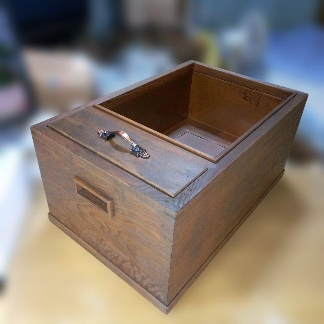 木製の長火鉢　インテリア　オブジェ　ディスプレイ　置物　工芸品　レア　希少