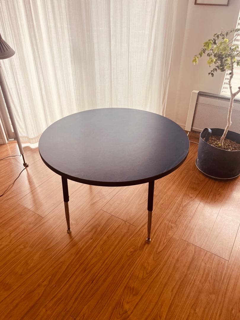 アメリカVIRCO(ヴァルコ)社のラウンドテーブル　ARTEK リノリウム　丸