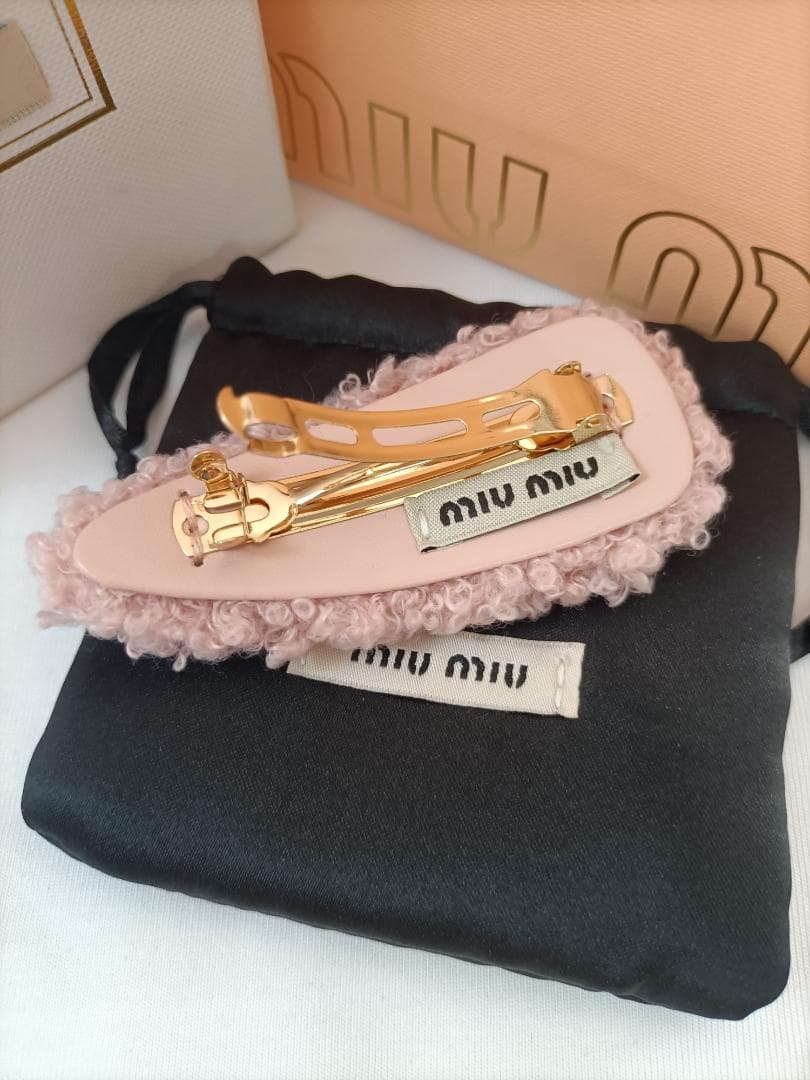ピンク⭐️ミュウミュウ クリップ MIUMIU ヘアピン