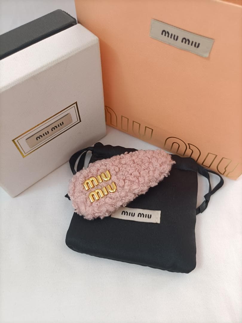 ピンク⭐️ミュウミュウ クリップ MIUMIU ヘアピン