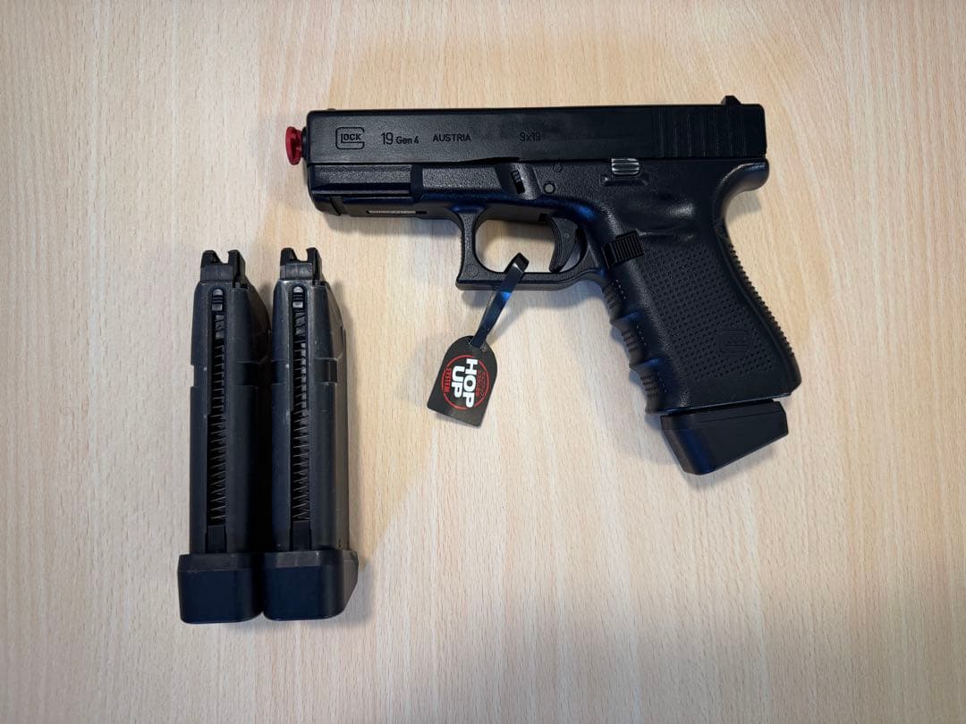 東京マルイ　グロック19 gen4 ガスブローバック　＋スペアマガジン2本付き