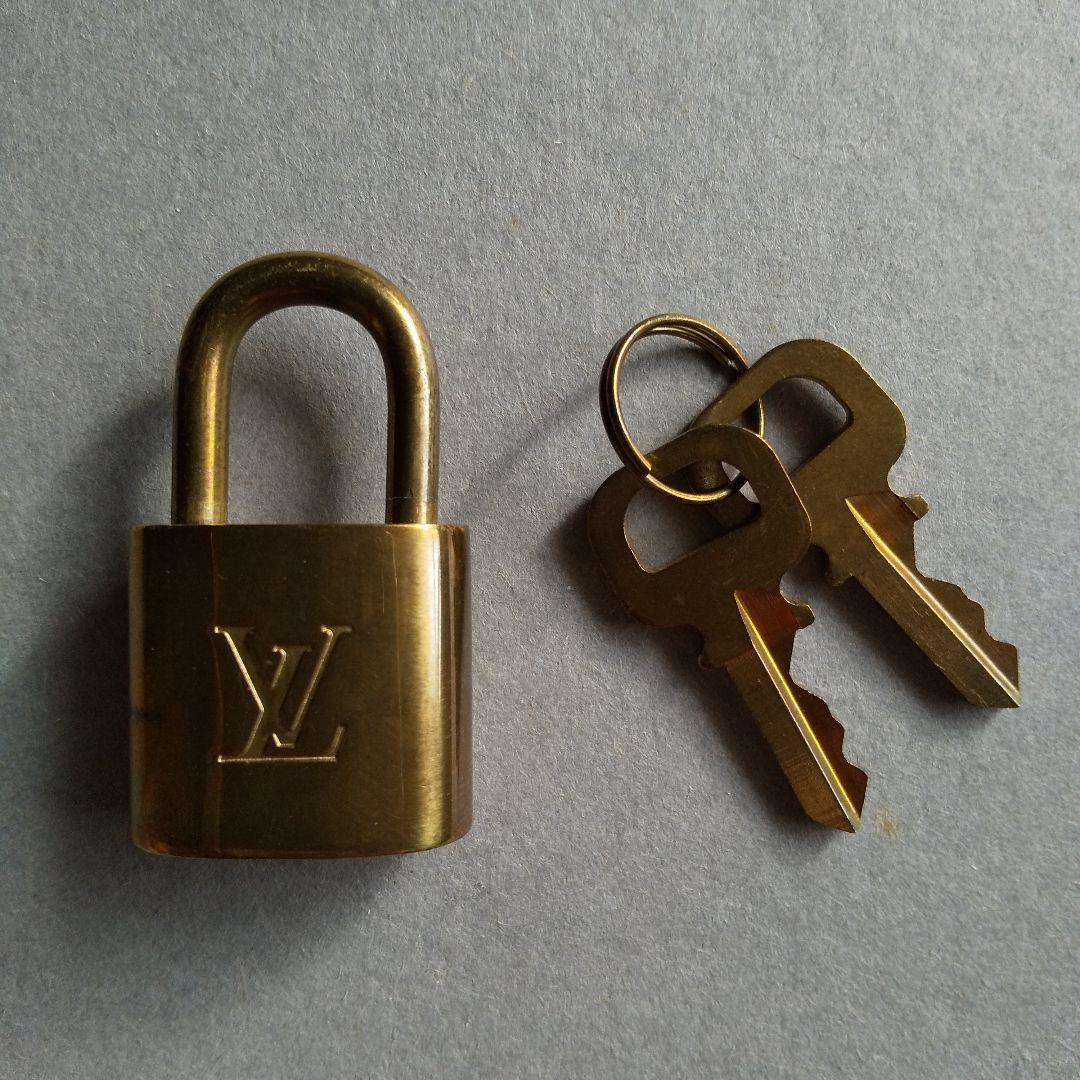 ぺ*ぺ様 【美品】LOUIS VUITTON M42228 トゥルーヴィル 鍵・