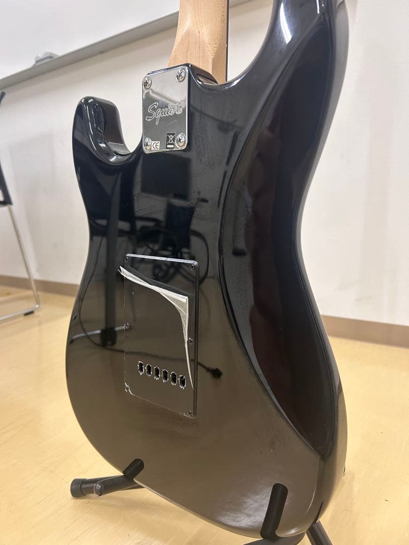 Squier ギター本体　ギタースタンド＋保証書付き 正規店購入