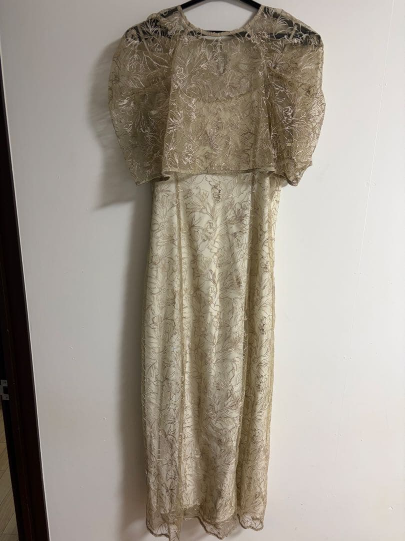ベージュ レースドレスとボレロセット