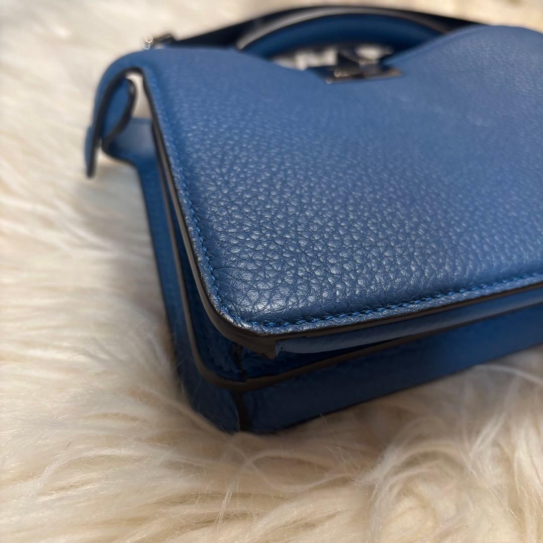 ルドルフ様　FENDI フェンディ ピーカブー スモール ブルー