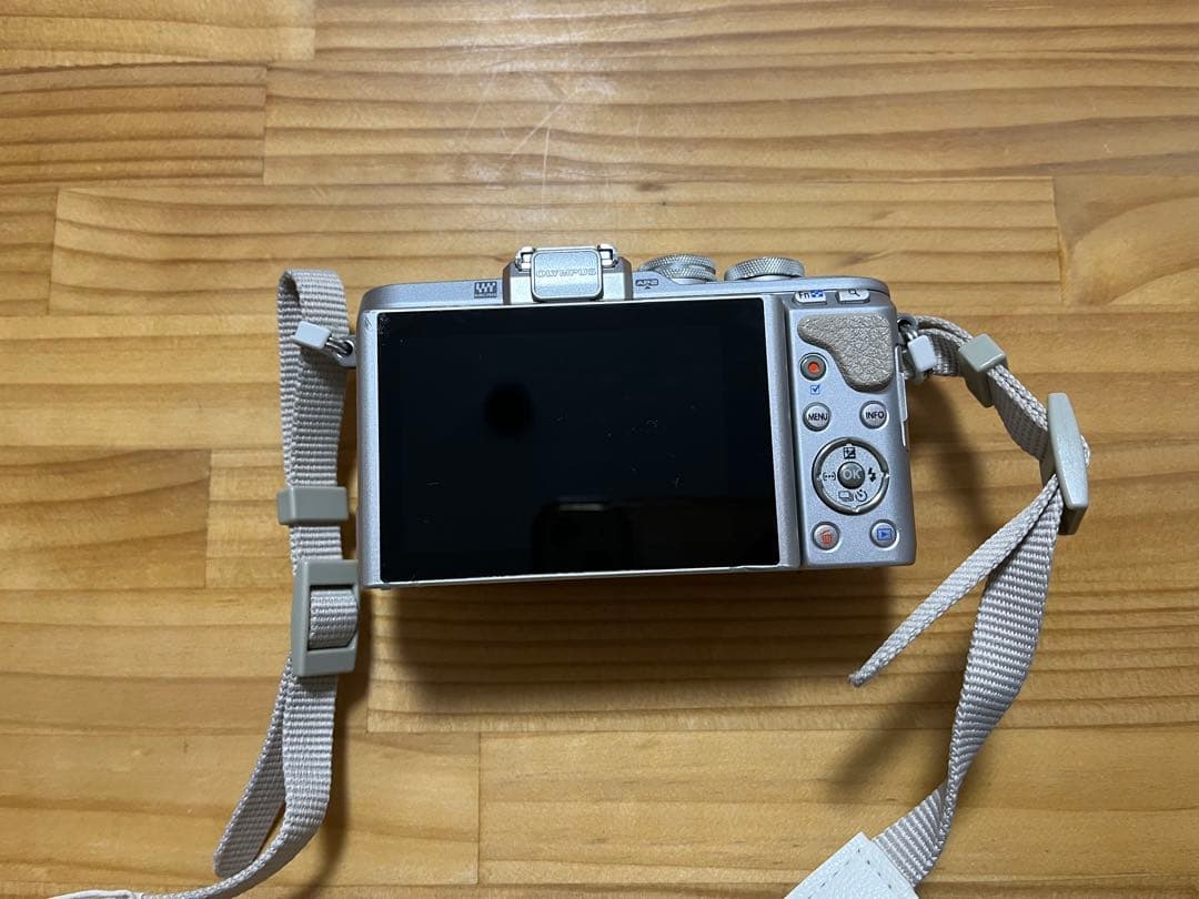 OLYMPUS PEN E-PL8 ホワイト