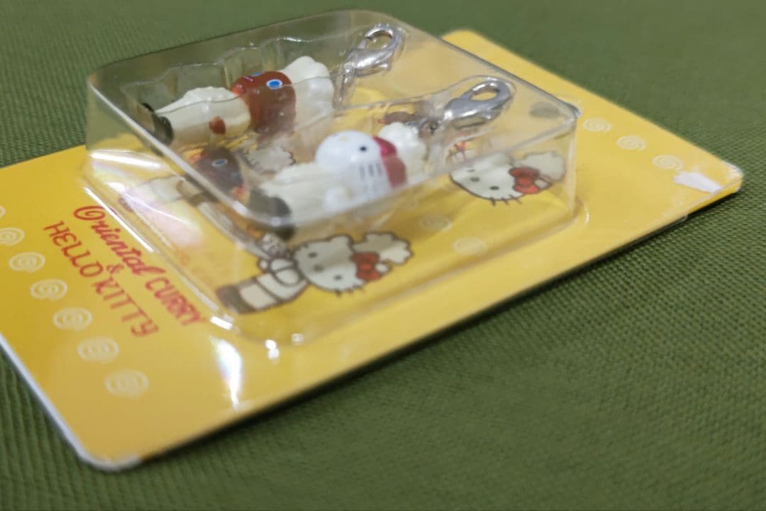 ハローキティ ×オリエンタルカレー　ファスナーマスコット