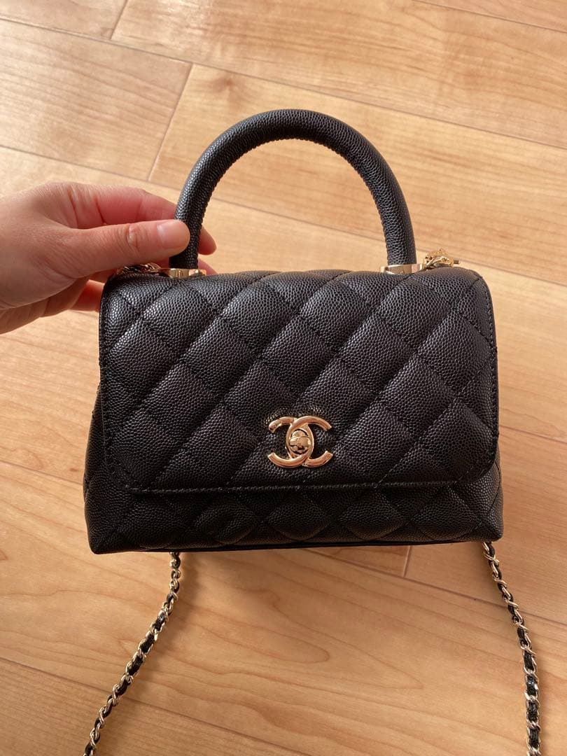 ブラック　キルティング　ショルダーバッグ