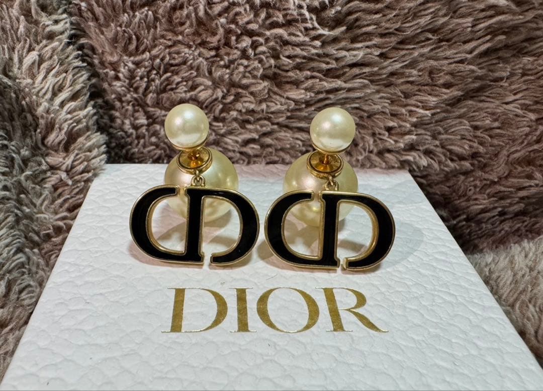 紀*子様 【正規品】Dior パール ロゴ ピアス　美品