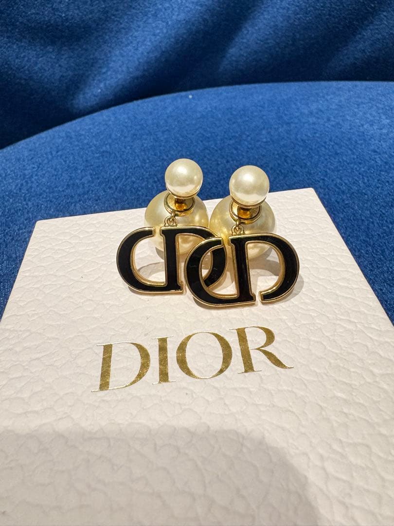 紀*子様 【正規品】Dior パール ロゴ ピアス　美品