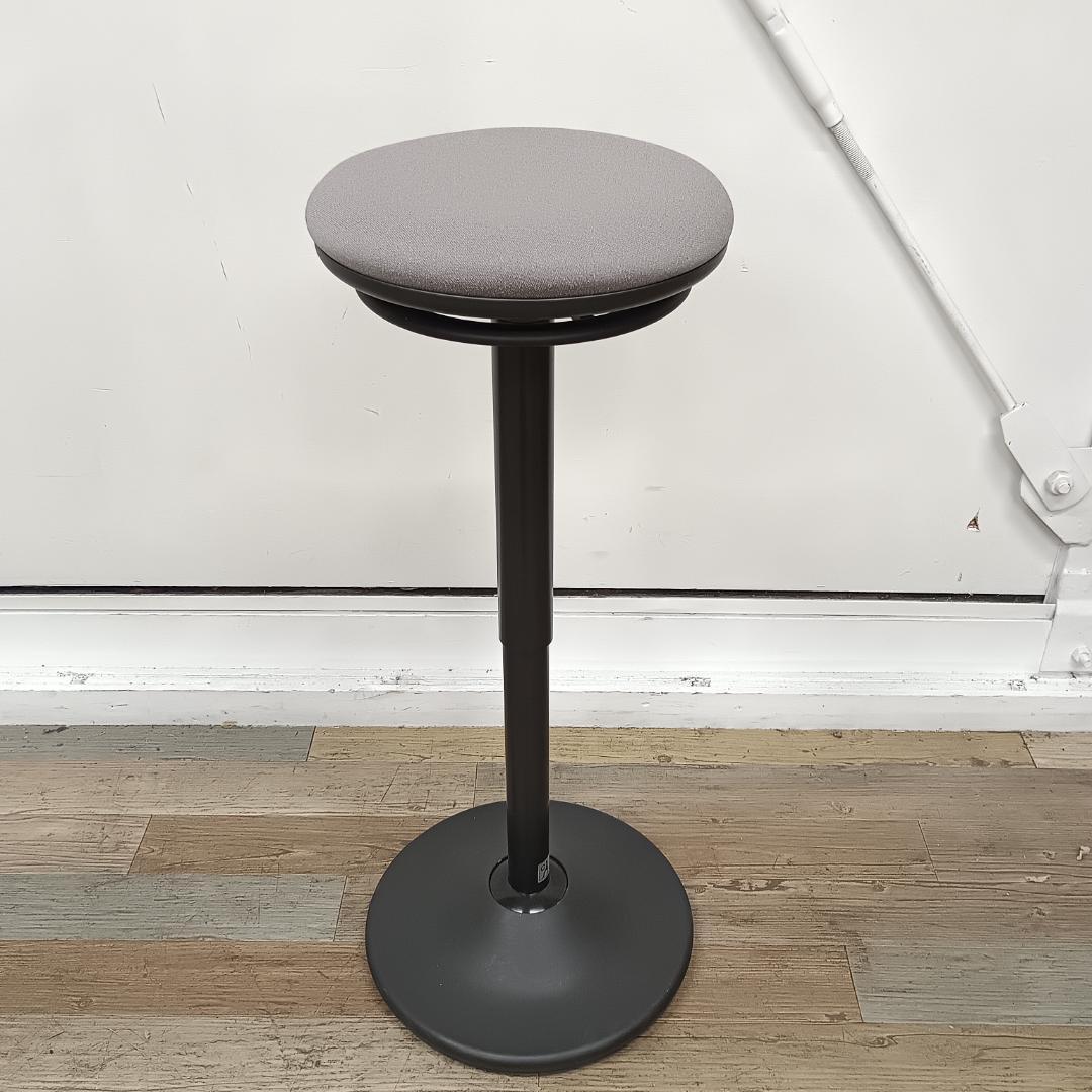 オカムラ　ピルエット　昇降　回転　スツール　スイング脚　グレー　ブラック脚