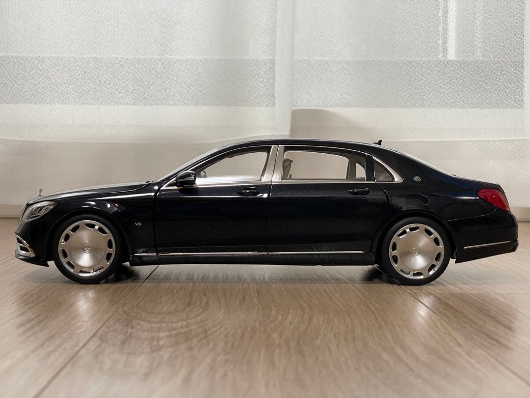 メルセデス マイバッハ S650 1/18 黒メタリック
