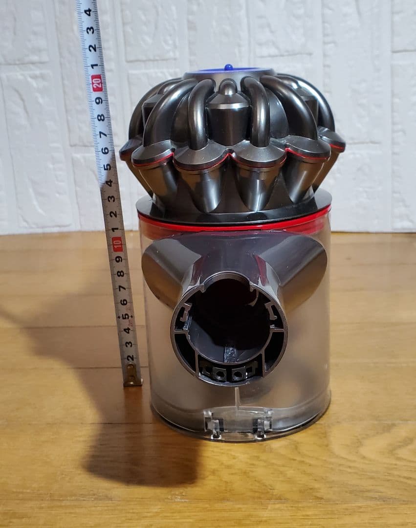 ダイソン SV11　 掃除機本体・レッドパイプ含2本・ノズル付、壁掛け　掃除機