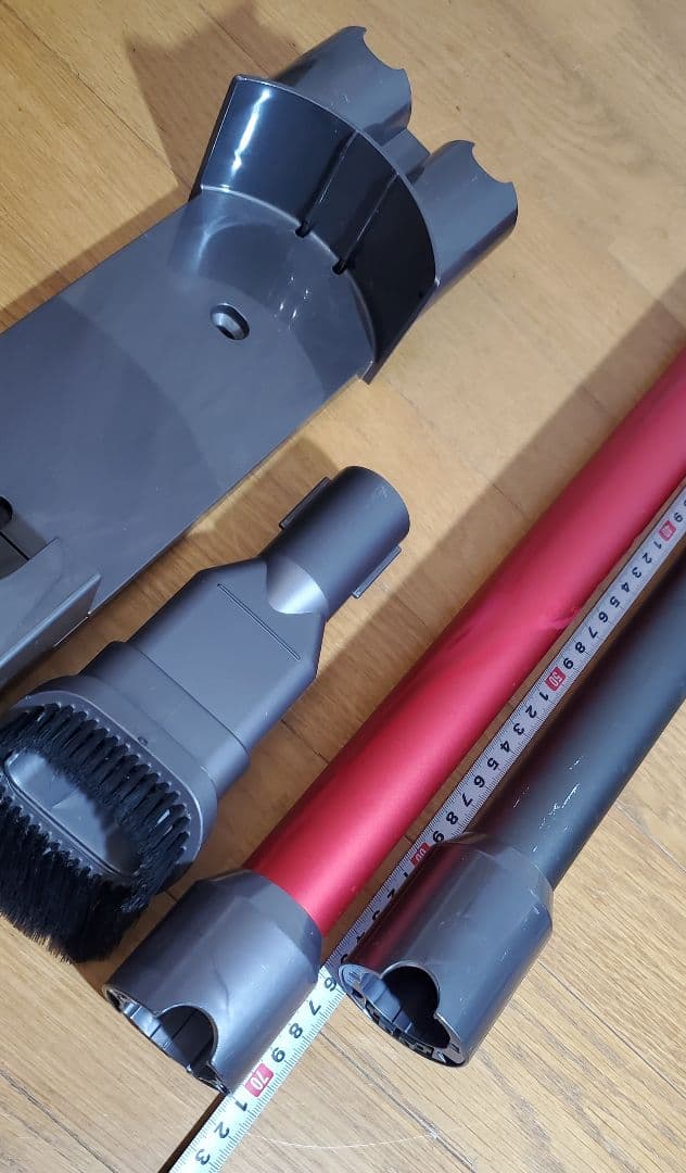 ダイソン SV11　 掃除機本体・レッドパイプ含2本・ノズル付、壁掛け　掃除機