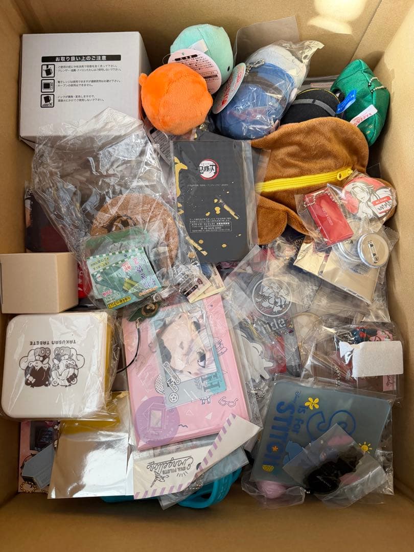 大量　アニメグッズ　まとめ売りセット　缶バッジ　キーホルダー