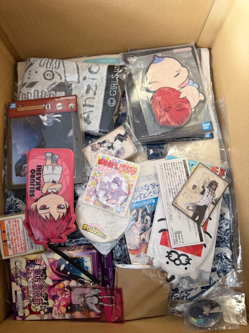 大量　アニメグッズ　まとめ売りセット　缶バッジ　キーホルダー