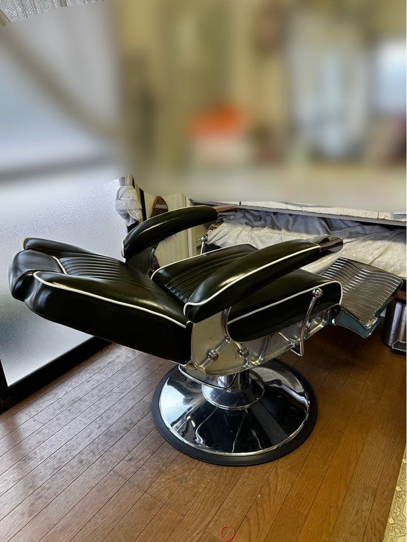 理容椅子　バーバーチェア