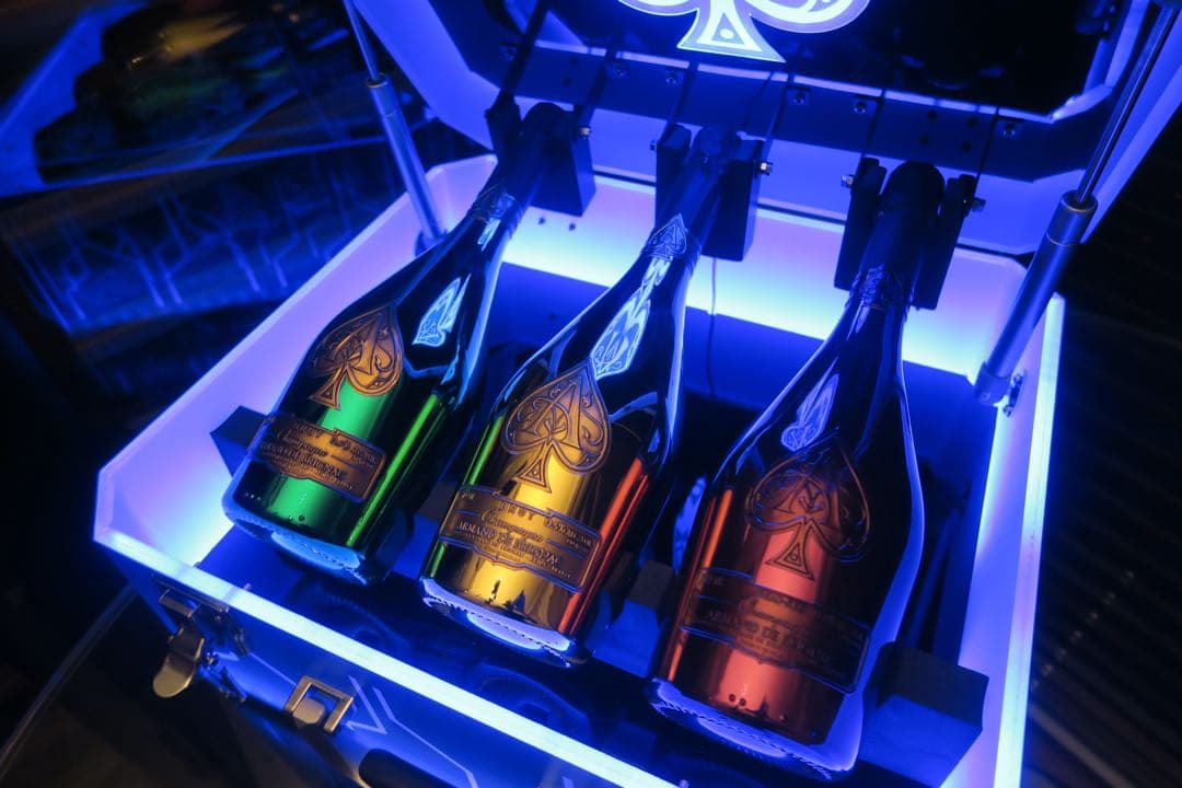 アルマンド ブリニャック LED アタッシュケース MHD シャンパン 信号機