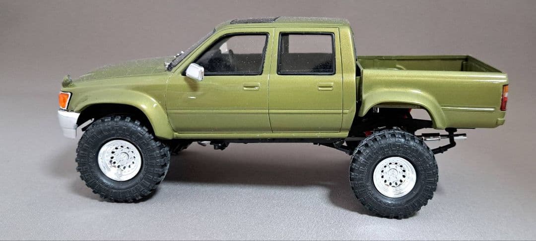 プラモデル完成品　ハイラックスダブルキャブ