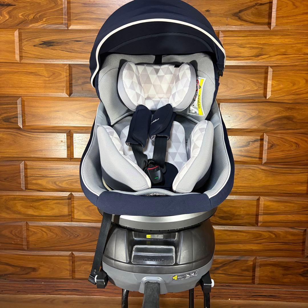 超美品 コンビ　クルムーヴ スマート ISOFIX JN-570 ネイビー