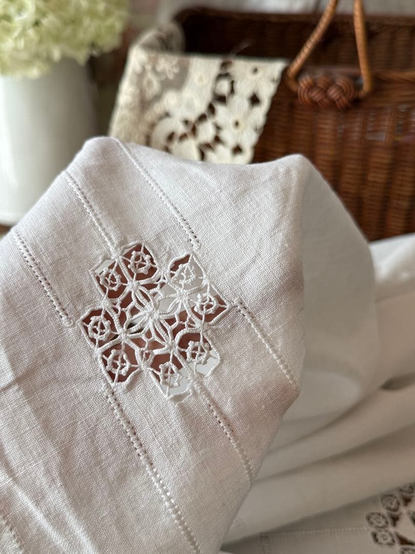 フランスアンティークஐ⋆*ホワイトリネンの素敵な刺繍クロスஐ⋆*