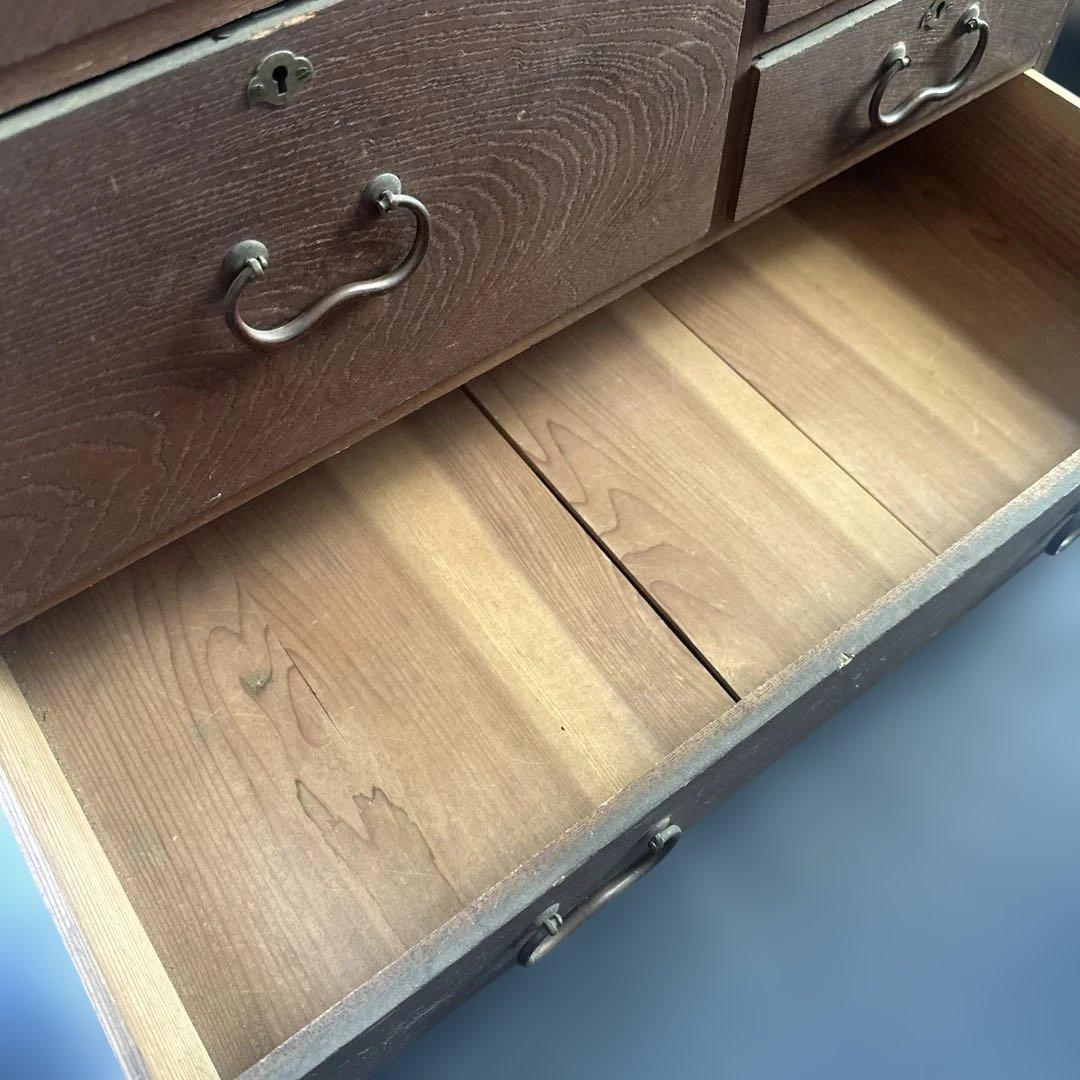 ヴィンテージ　味のある小さめの古い木製タンス 引き出し多数