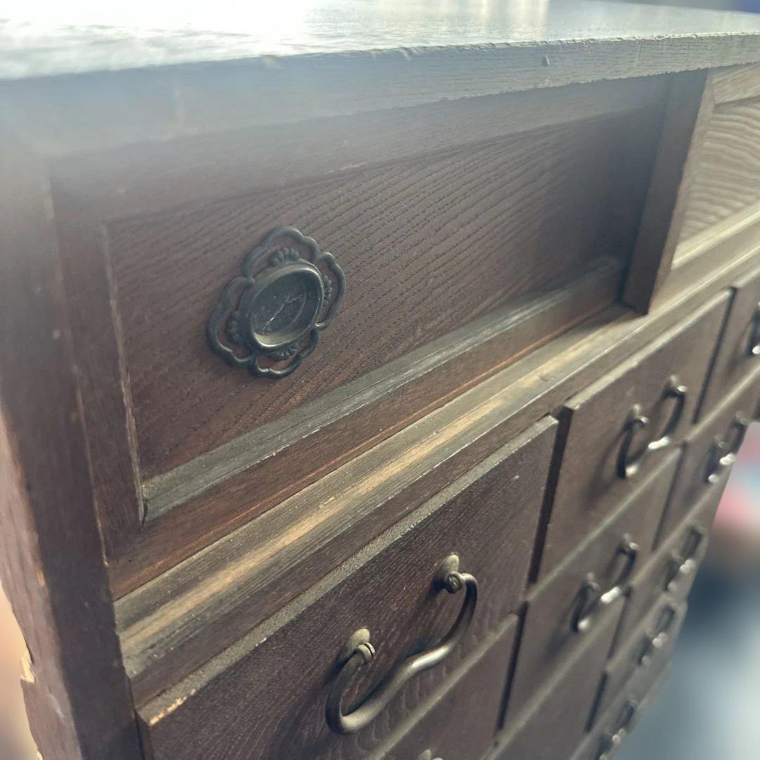 ヴィンテージ　味のある小さめの古い木製タンス 引き出し多数