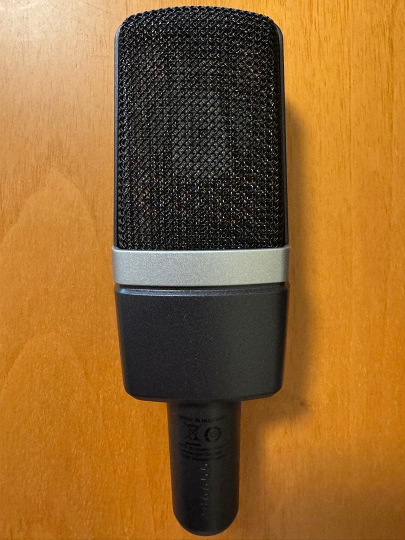 AKG C214 コンデンサーマイク／ケーブル、ポップガード付き