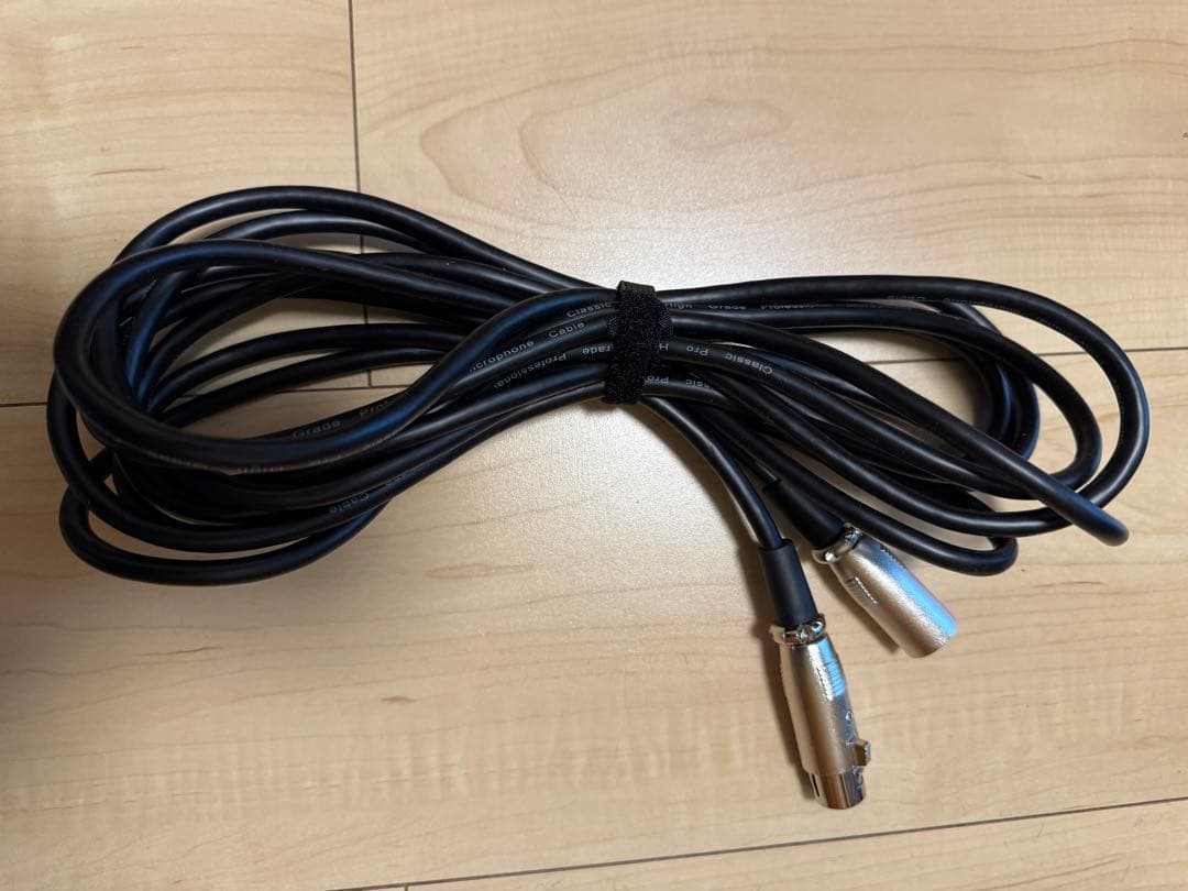 AKG C214 コンデンサーマイク／ケーブル、ポップガード付き