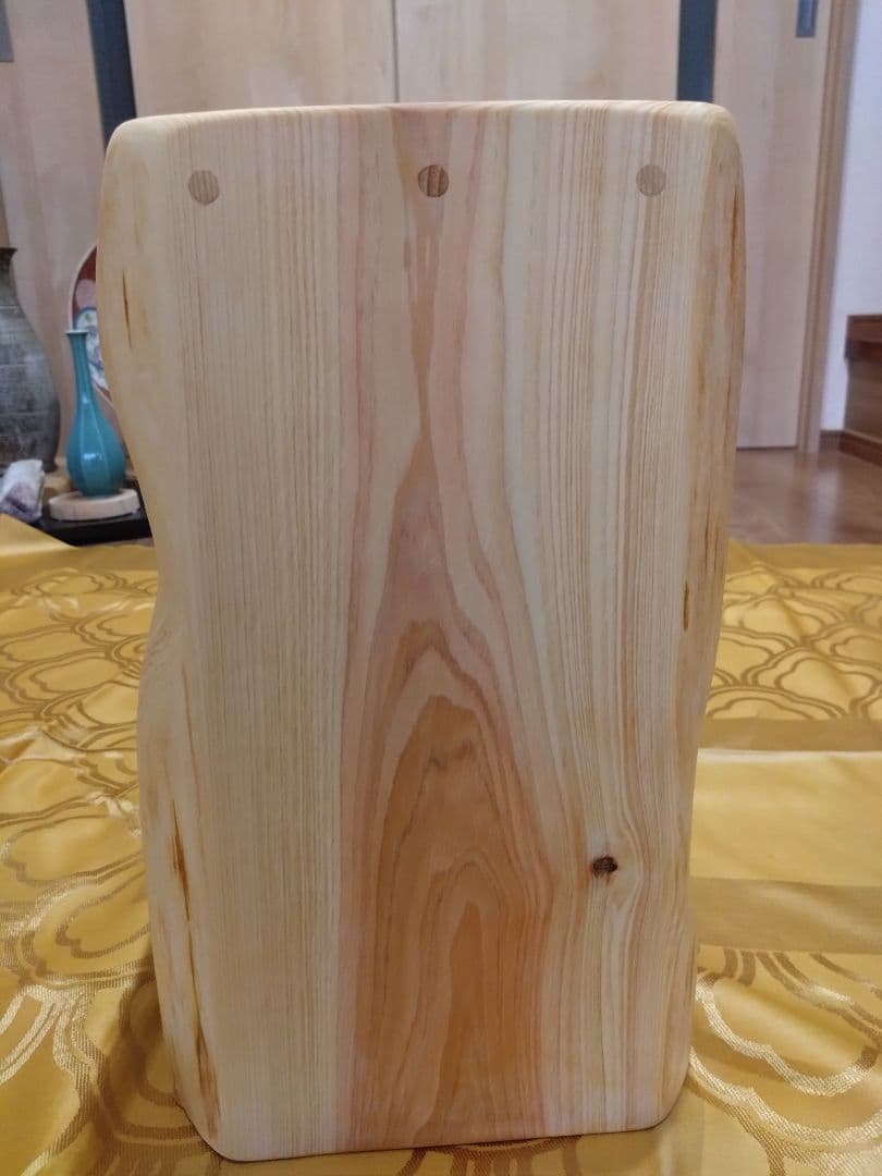 檜のベンチ（70）樹齢約70年、檜の原木の模様、年輪が綺麗ですよ❕脚も同じ檜❕