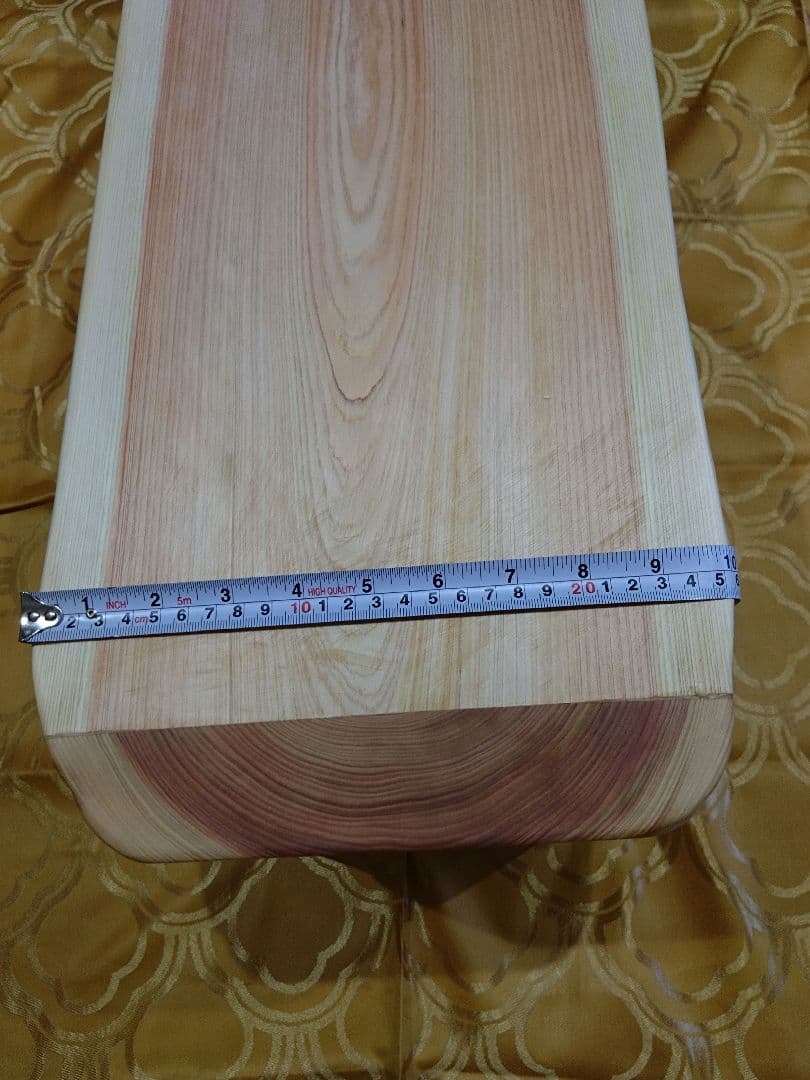 檜のベンチ（70）樹齢約70年、檜の原木の模様、年輪が綺麗ですよ❕脚も同じ檜❕