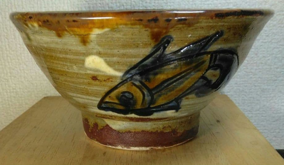 人間国宝 金城次郎 魚紋茶碗 栞 共箱 美品 壺屋焼 壷屋焼 やちむん 魚2匹