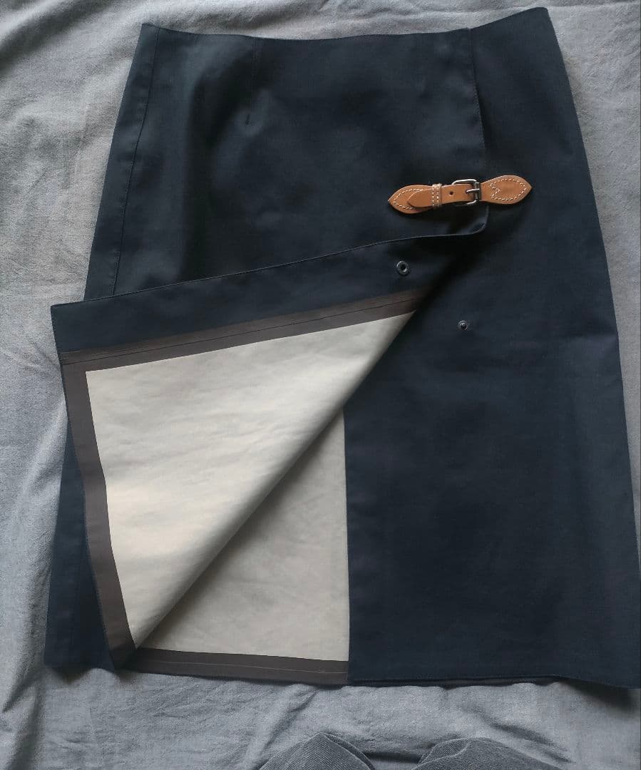 PRADA 黒 ひざ丈スカート